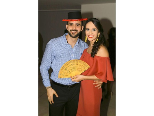 Los novios Ondre Faraj y Anna Lara, en su despedida de solteros estilo español. Foto: Gustavo Banegas