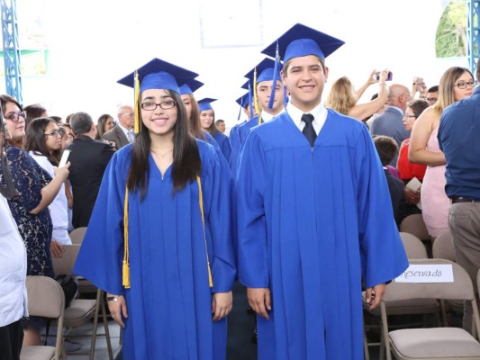 Entrega de títulos de la Macris School, generacion 2017