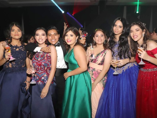 Los Seniors de la Dowal School 2019 celebran su Prom al estilo años 20s