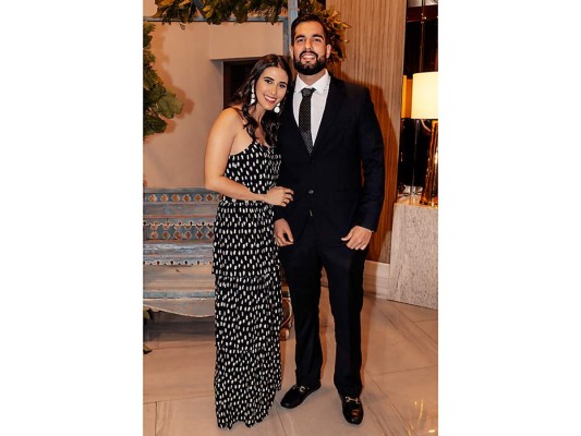 Constantino Barletta y Rebecca Bendeck celebran por su amor