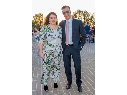 Eduardo Interiano y Lucía Chicas celebran boda a la orilla del mar   