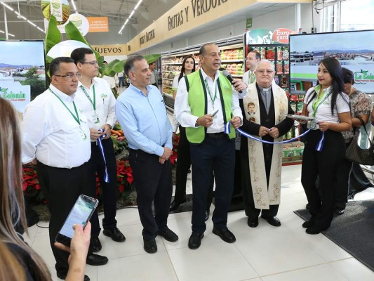 Inauguran nueva tienda de Supermercados La Colonia, Las Hadas.