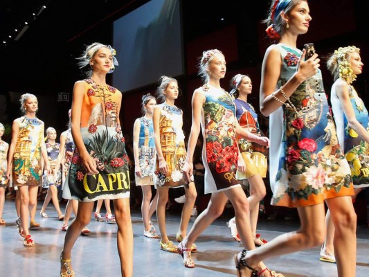 Explosión de colores en la primavera verano de Dolce y Gabbana