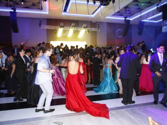 Ambiente de fiesta en la gala de la Escuela Internacional Sampedrana.