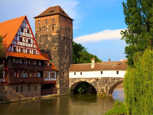 Estrasburgo, Francia<br/>Situada en el norte de Francia, considera la capital de la navidad, cuenta con el mercado navideño más antiguo de Francia.<br/>