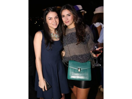 Anabella Valenzuela y Karla Toledo