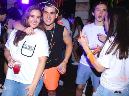 Neon Party por una noble causa