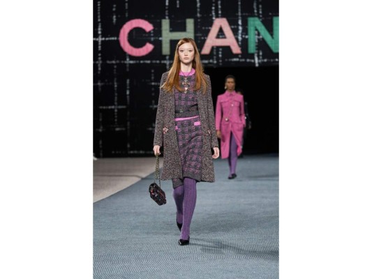 Confirmada la temporada del tweed en la pasarela de Chanel Otoño/invierno 2022