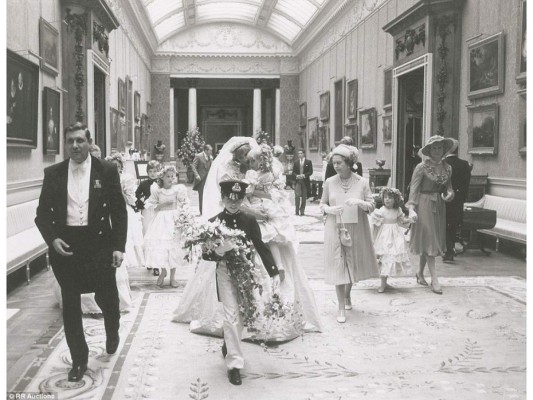 Fotos nunca antes vistas de la boda del príncipe Carlos y la princesa Diana