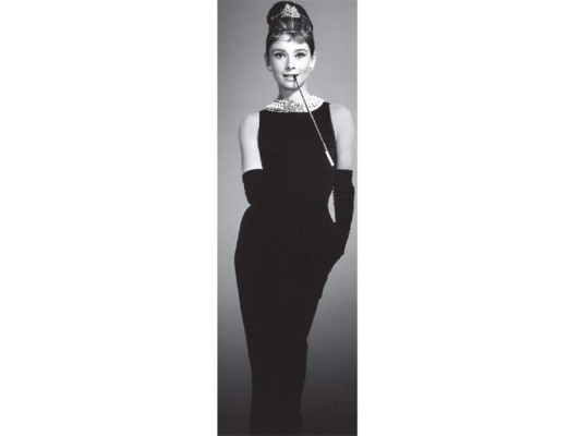 Autor del famoso vestido negro de Audrey Hepburn para Desayuno con diamantes.“El vestido debe acomodarse al cuerpo de la mujer, no el cuerpo de la mujer a las formas del vestido”, solía decir.