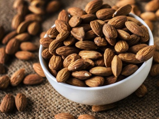 Por su alto contenido en vitamina E las almendras son perfectas para fortalecer el sistema inmunológico.