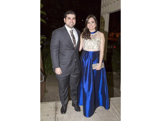 Roberto Ferrufino y Gabriela Alvarado celebran boda eclesiástica   