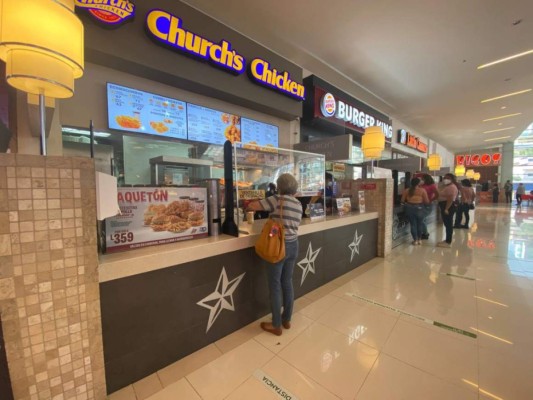 ¡Restaurantes para todos los gustos! Desde pizza, comida asiática, plato típico, comida mexicana y mucho más.