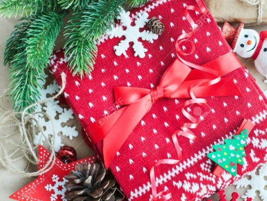 Bufanda<br/>La puedes hacer tú o comprarla, pero esta prenda es ideal para esta fría época del año.