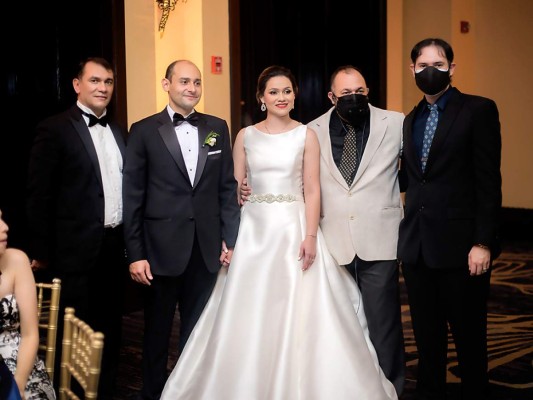 La boda de Azaria Martínez y Fernando Torres