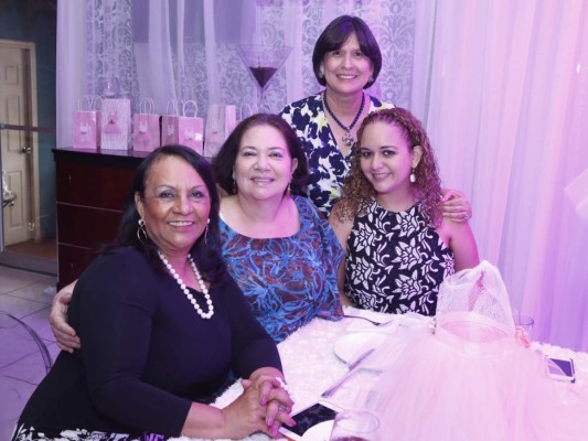 Alegre baby shower para Ana Guillén  