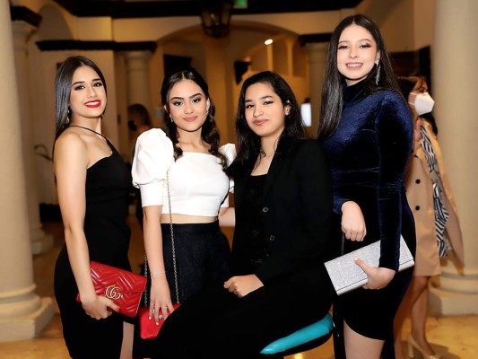 Danna Zavala, Karina Mass, Elena Martínez y Lucía Pavón