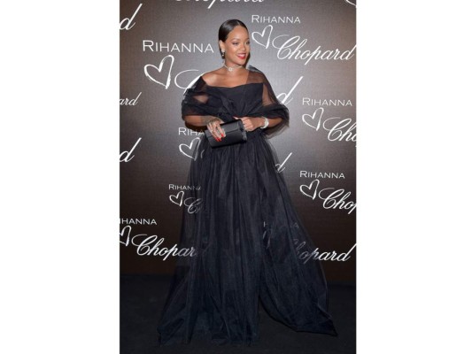 Rihanna luce espectacular en Cannes