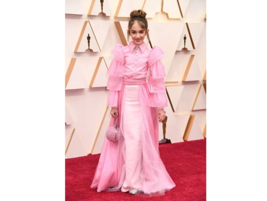 Julia Butters: la joven actriz de Erase una vez en Hollywood ha elegido un total look rosa de Christian Siriano que no terminamos de entender <br/>