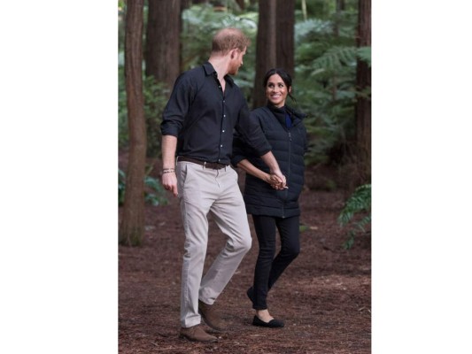 Meghan usa la chaqueta del príncipe para su último evento