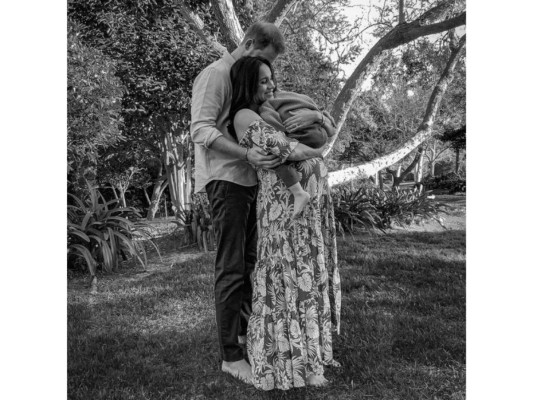También difundieron fotos muy conmovedoras en blanco y negro cuando anunciaron que Meghan estaba embarazada por segunda vez.