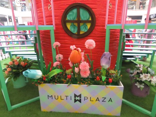 Easter Village es un fabuloso spot donde podrás disfrutar esta temporada de pascua con tus hijos en Multiplaza de Tegucigalpa y San Pedro Sula. Si tus hijos tienen entre dos y doce años y disfrutan de pintar y colectar easter eggs. Este es el lugar para ti te invitamos a que disfrutes de la siguiente galería a continuación: