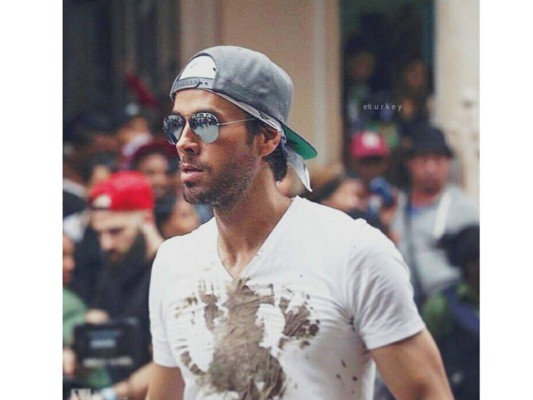 Enrique Iglesias presenta 'Súbeme la radio'