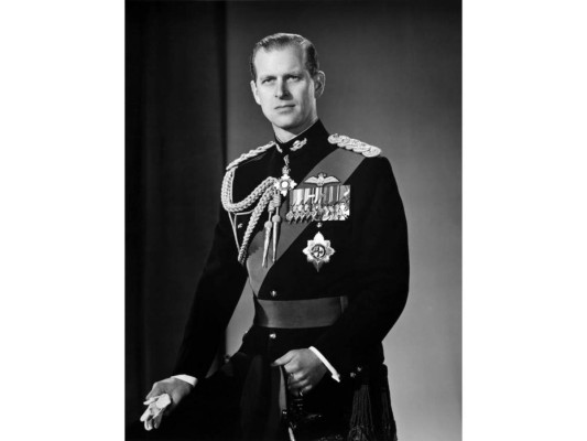 Llegada a Inglaterra<br/> Felipe vivió muchos años junto con sus hermanas y padre en Francia y Alemania, hasta que comenzó su educación en Inglaterra.<br/>