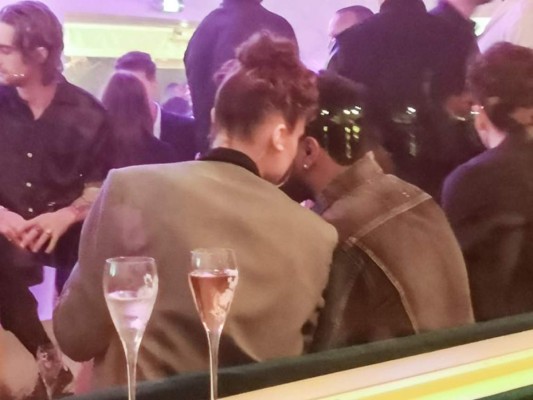 Bella Hadid y The Weeknd fueron vistos besándose en Cannes