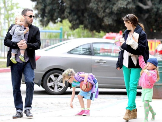Ben Affleck, es el orgulloso padre de Seraphina Rose, Violette Anne y Samuel, sus tres tesoros, ellos junto a su esposa le han impulsado para superar su problema con el alcohol, según lo ha declarado recientemente