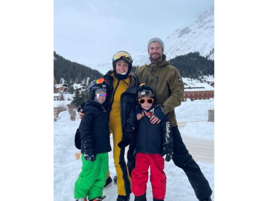 Mira qué bonita familia, los Hemsworth pasaron la Navidad disfrutando de la nieve.