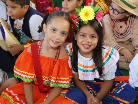 Macris School realiza Feria de Identidad Nacional