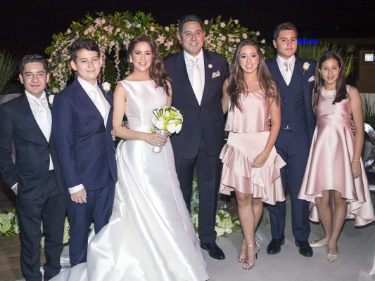 José Eduardo Tinoco y Giselle Rojas se casan por lo civil