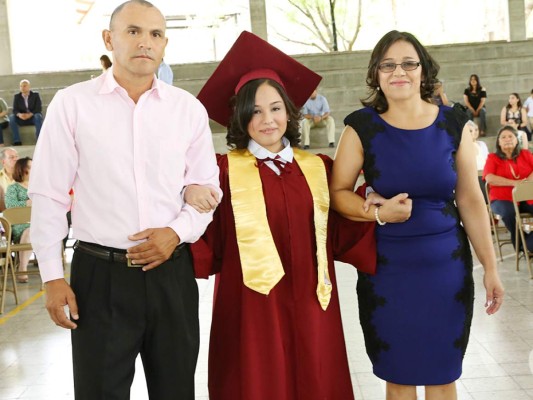 Entrega de títulos de Mayan School I parte
