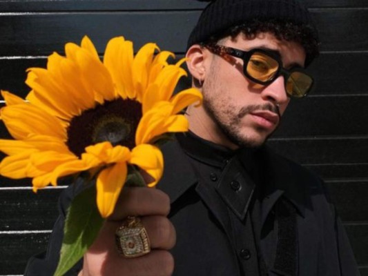 Actualmente Bad Bunny sigue lanzado música y posicionándose como uno de los más escuchados en Spotify. El reciente anuncio de su gira por diferentes países le ha llevado a agotar los boletos en preventas.