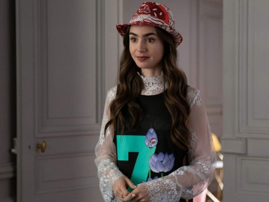 Los mejores outfits de Lily Collins en “Emily in Paris”