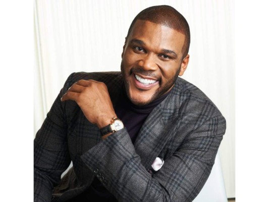 Tyler Perry. El director, actor, productor y escritor cuenta con 1 mil millones de dólares. Es dueño de Tyler Perry Studios, un lote de 330 acres en Atlanta valorado en 280 millones de dólares donde filma su TV.