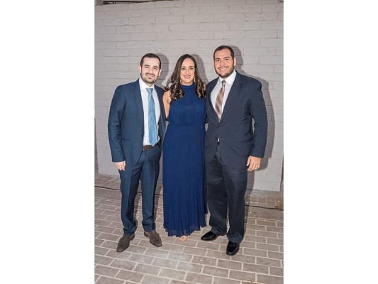 Eduardo Interiano y Lucía Chicas celebran boda a la orilla del mar   