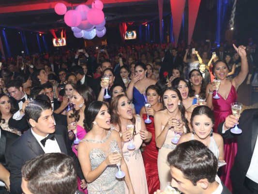 Senior Prom de la Escuela Americana