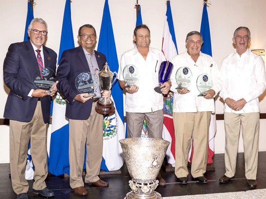 Julio Collier, Mario Gómez, Rolando Puerto, Johnny Marinakys y Bruce Burdett.