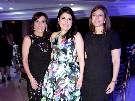 Diana Larach, Claudia Kattán de Jordan y Yadira Handal.