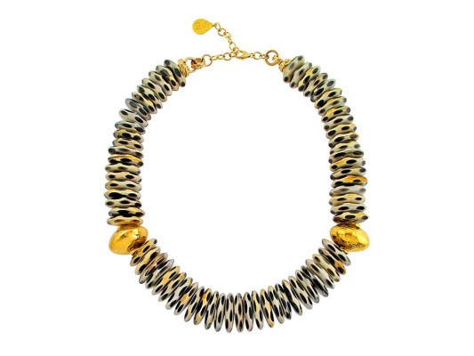 Collar de cuerno con estampado animal en blanco y negro