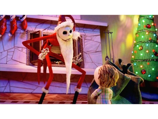 El Extraño Mundo de Jack. <br/>Aburrido de hacer lo mismo cada año, Jack decide festejar la Navidad secuestrando a Santa Claus y creando una versión opuesta de esta festividad.
