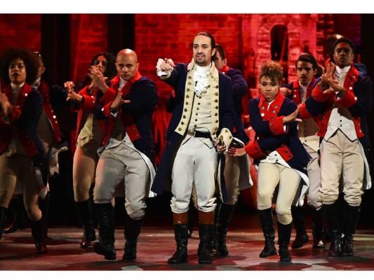 Hamilton es una obra musical, que narra la historia de los Padres Fundadores de Estados Unidos y que batió record en la premiación de los Tony Awards.