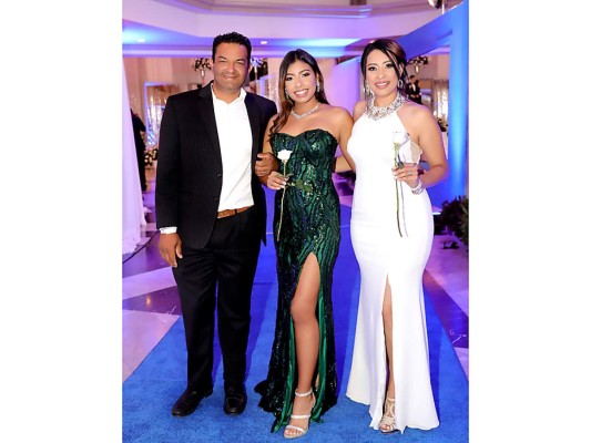 Los Seniors 2019 de la Del Campo International School despiden High School con una distinguida gala