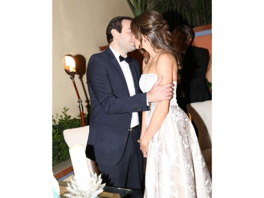Con un beso sellaron su matrimonio civil