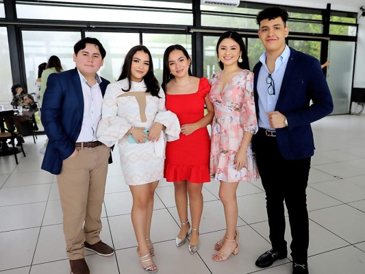 Anthony Moncada, Danna Casco, Sofia Rodríguez, Victoria Matute y Jorge Ramírez