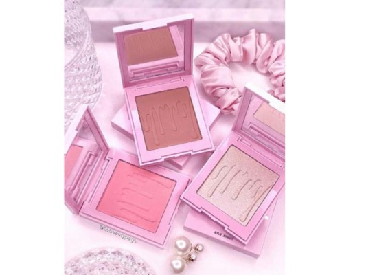 En esta vez se lanza lo que se dice “Un trio perfecto” donde se acompaña de un bronceador color caqui, un rubor rosado bajo y un kylighter Ice perfectos para todo tipo de ocasión.<br/><br/>
