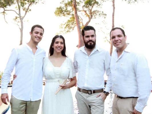 La boda civil de Andrea Handal y Roberto Álvarez