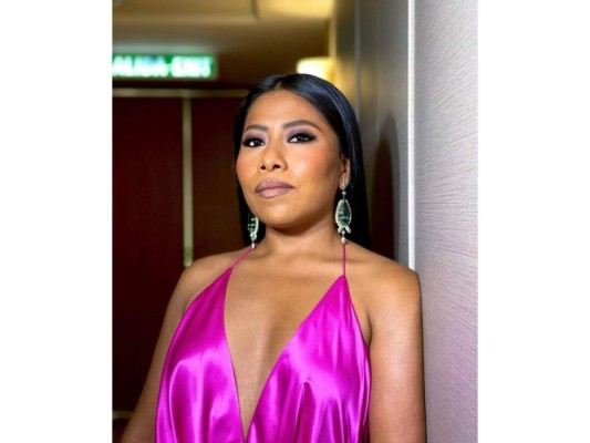 Yalitza Aparicio nos sorprendió a todos al conducir el programa Punto de Encuentro previo al comienzo de la ceremonia.